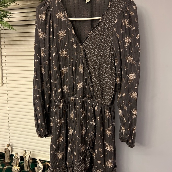 American Eagle Outfitters Dresses & Skirts - American Eagle Outfitters medium Black Faux Wrap Dress Long Sleeves V Neck